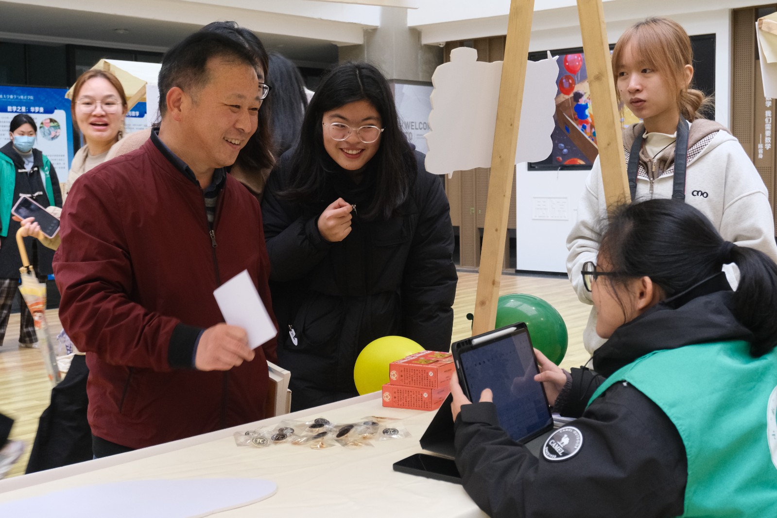 1744082171193552.jpg “奇趣π星球”数学游园会6.jpg