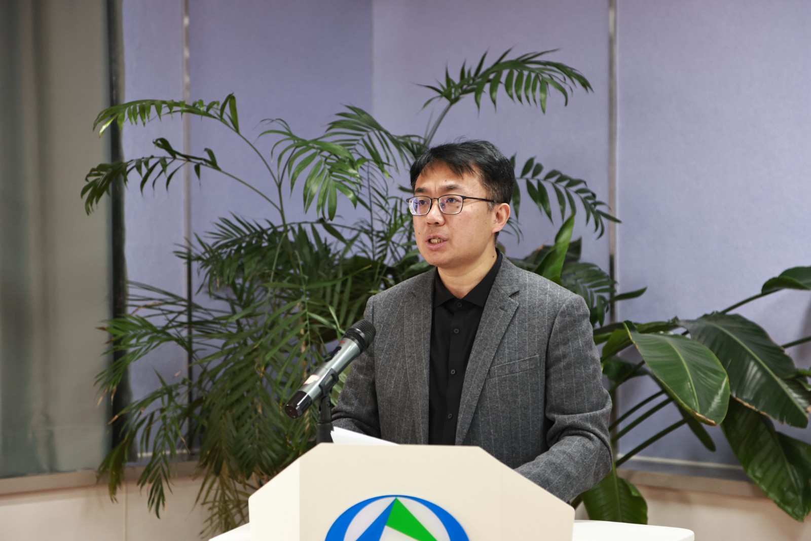 那日苏书记主持开幕式.JPG