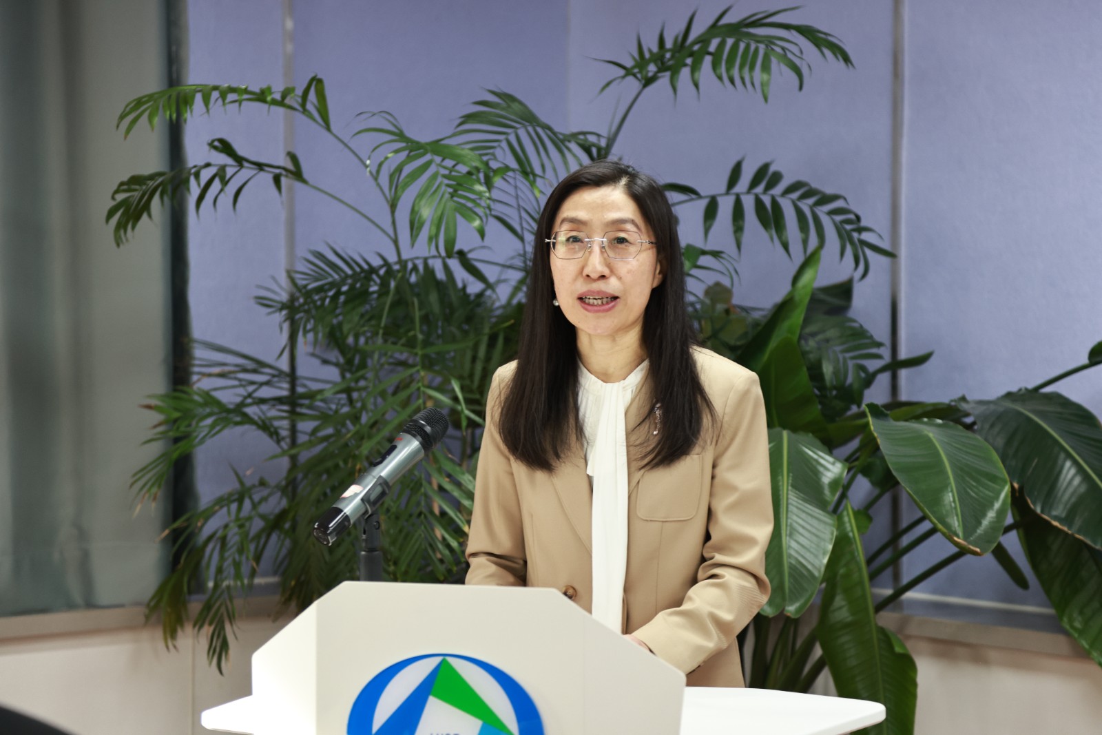 包霞副院长致辞.JPG