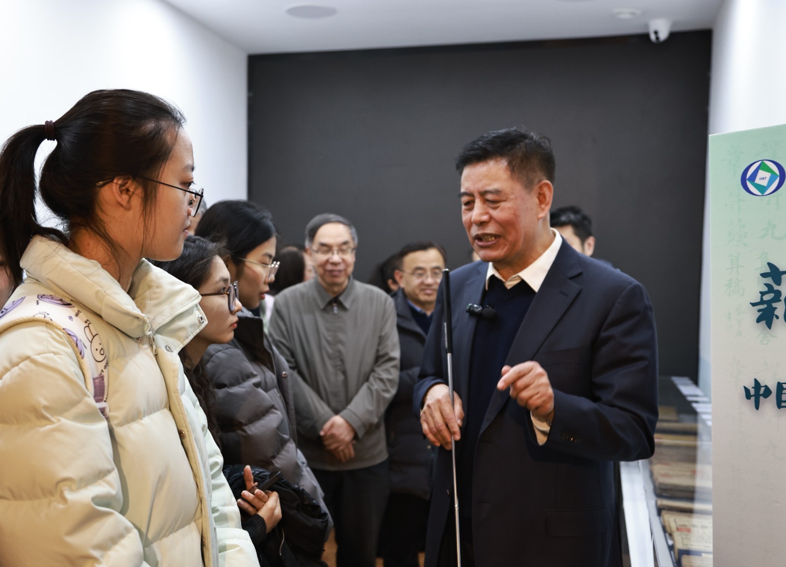 代钦教授讲解现场2.JPG