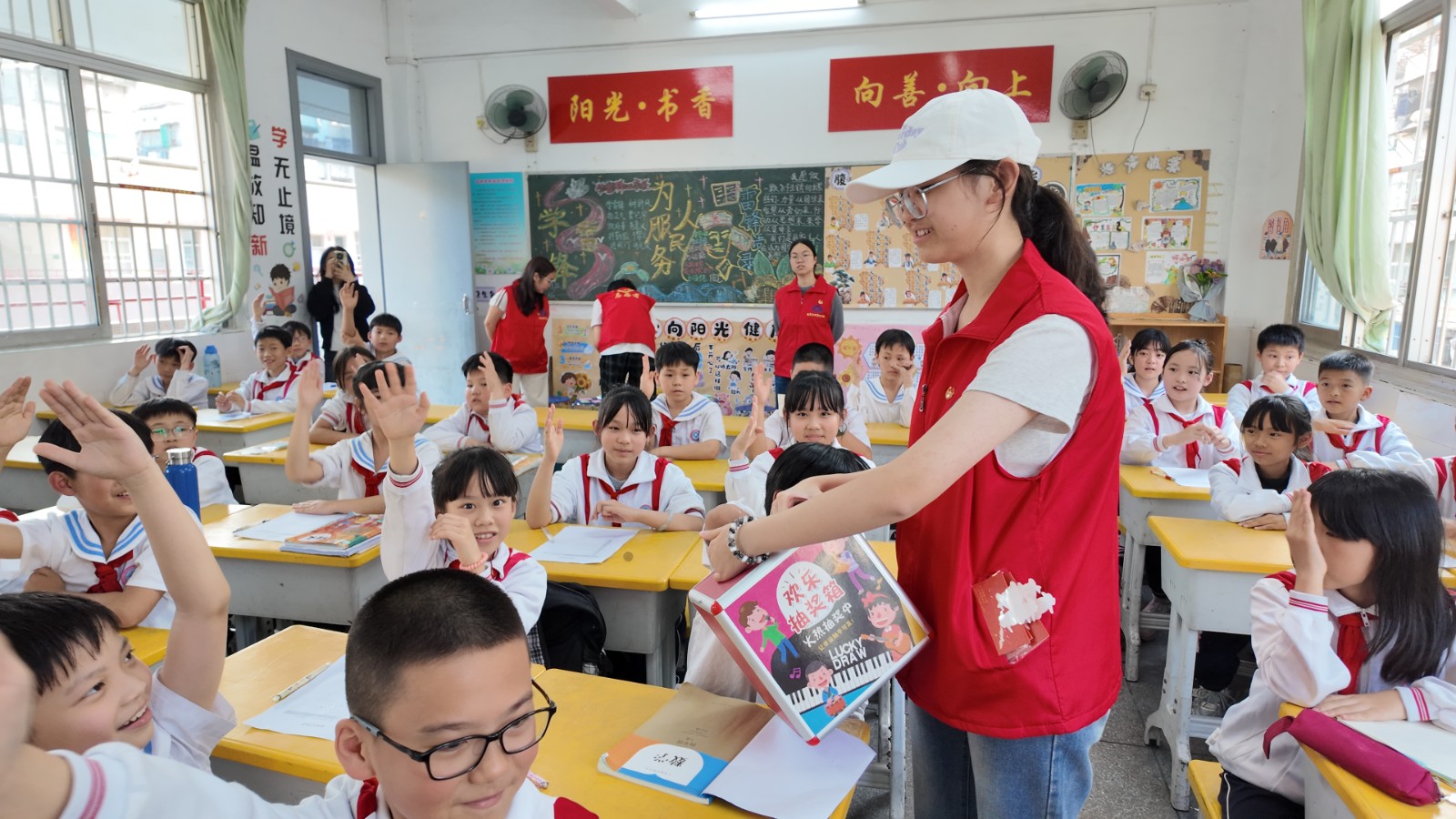 1775623139548363.jpg 进小学1.jpg