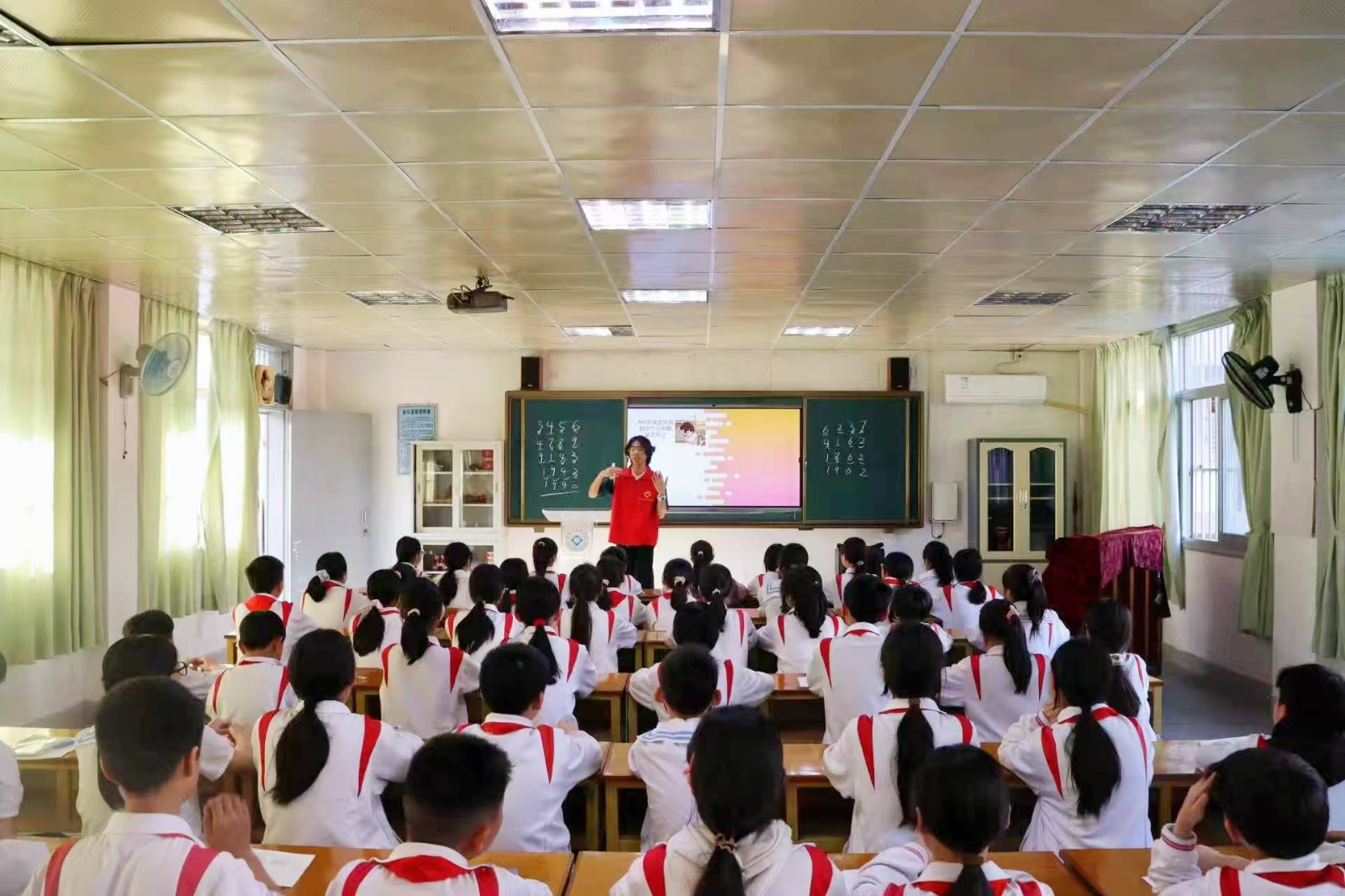 1775623152431444.jpg 进小学2.jpg