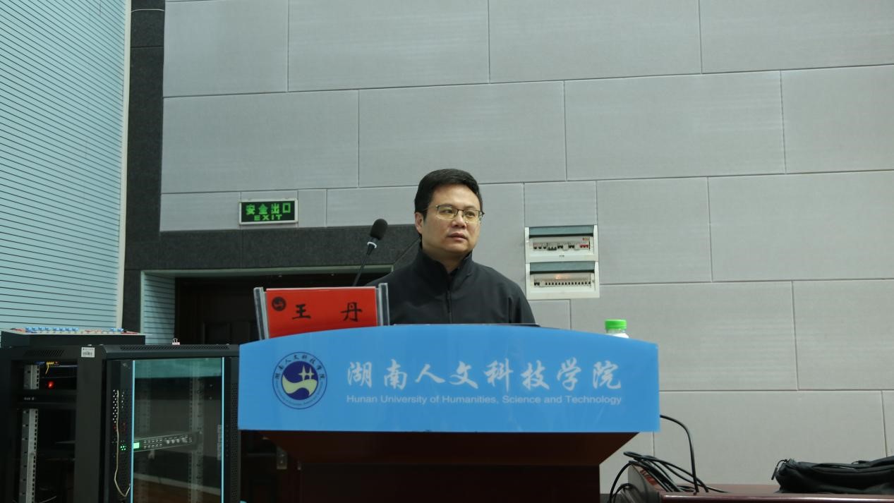 王丹.jpg